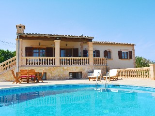 Spanien, Mallorca, Golfvilla mit Pool auf schönem Grundstück